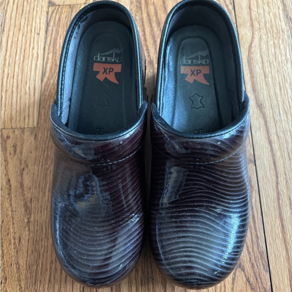 Dansko Women’s XP Black Clogs